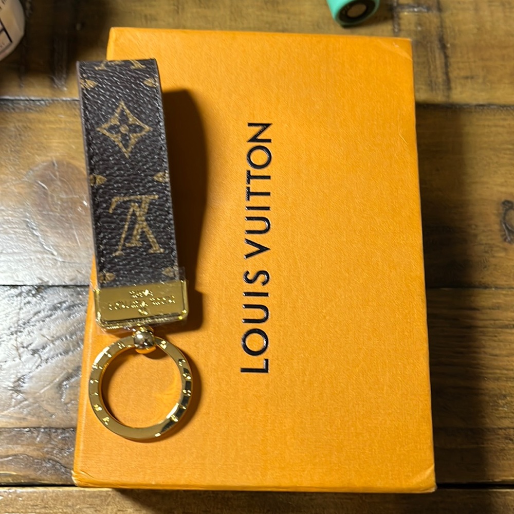 LOUIS VUITTON KEY CHAIN NEW AUTHENTIC
